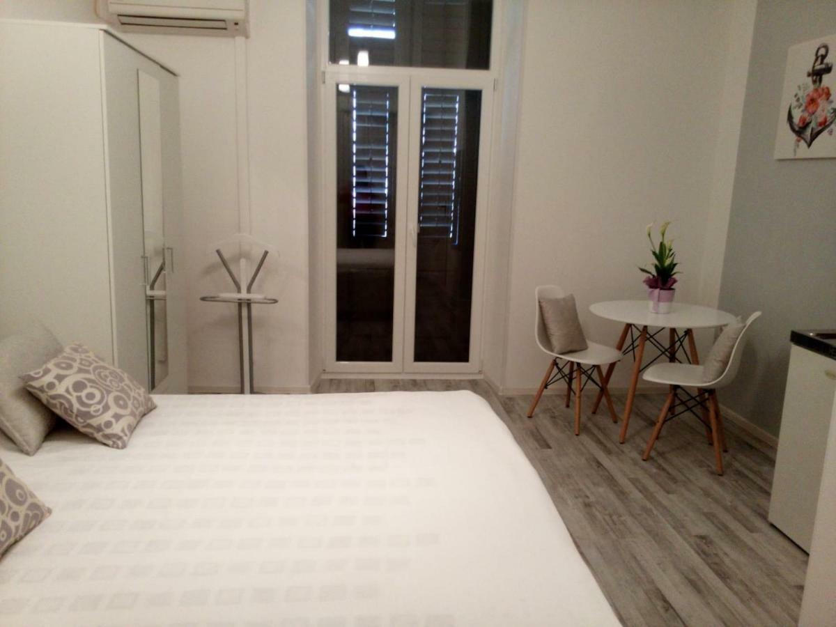 Studio In Pula Center Extérieur photo
